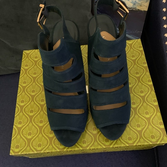 Shoes - Picture 2 of 4